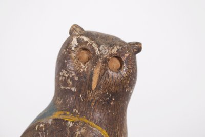 Figura di gufo in legno