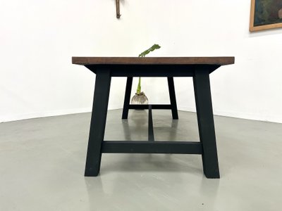 Moderner Esstisch aus massiver Eiche