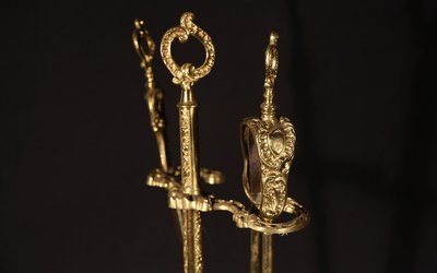 set per camino, pala e pinze in bronzo