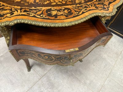 TABLE DE MILIEU VIOLONNEE NAPOLEON III EN MARQUETERIE