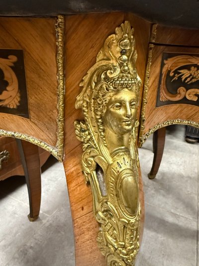 TABLE DE MILIEU VIOLONNEE NAPOLEON III EN MARQUETERIE
