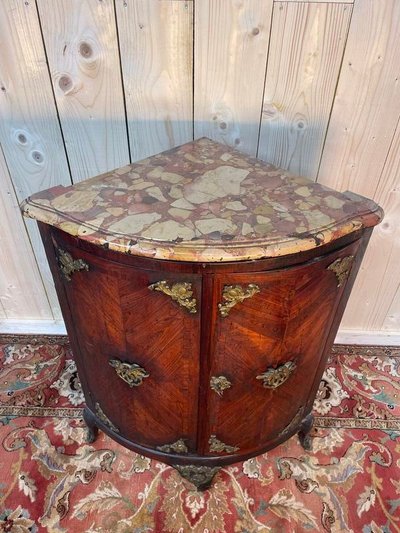 Encoignure époque Louis XV en marqueterie 
