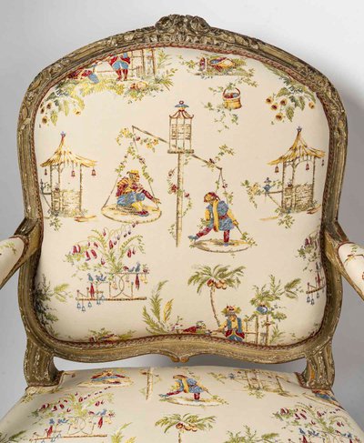 Paar breite Sessel aus naturfarbener Buche, lackiert, Epoche Louis XV, ca. 1740-1750