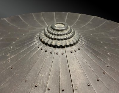 Chapeau D’arme Plat De Samouraï, Clan Des Taïra. Signé. Japon, Période Edo (1603-1868)