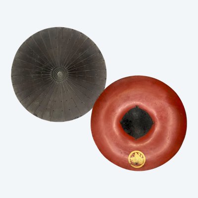 Chapeau D’arme Plat De Samouraï, Clan Des Taïra. Signé. Japon, Période Edo (1603-1868)