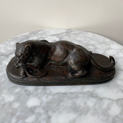 Leonessa in bronzo di Edouard Delabrièrre con patina marrone