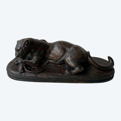 Leonessa in bronzo di Edouard Delabrièrre con patina marrone