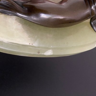 Sigillo in bronzo con patina marrone cioccolato Base in onice Art Déco 1930