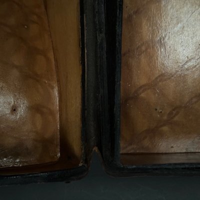 Schmuckschatulle aus Leder mit Eisenprägung XX. Jahrhundert Frankreich oder Italien