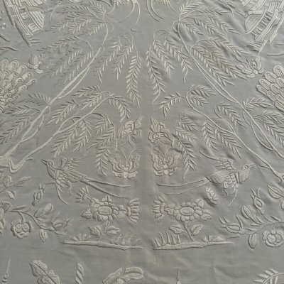 1900 Cina scialle tovaglia ricamata decorata con pagode, uccelli e fiori
