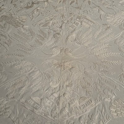 1900 Cina scialle tovaglia ricamata decorata con pagode, uccelli e fiori