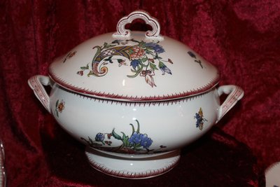 Sarreguemines earthenware dinner service with cornucopia décor from Rouen early 20th century