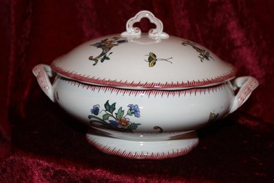 Sarreguemines earthenware dinner service with cornucopia décor from Rouen early 20th century