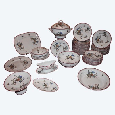 Sarreguemines earthenware dinner service with cornucopia décor from Rouen early 20th century