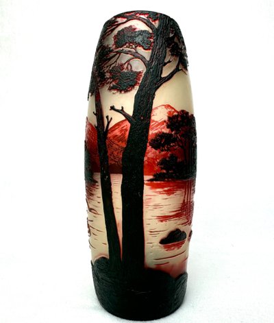 De Vez, vase with lake landscape design