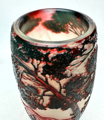 De Vez, vase with lake landscape design