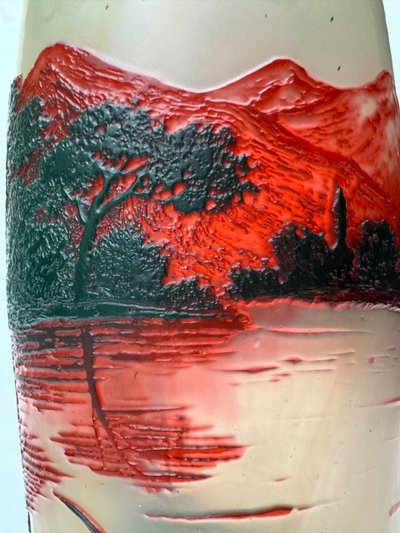 De Vez, vase with lake landscape design