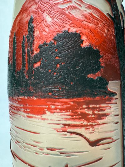 De Vez, vase with lake landscape design