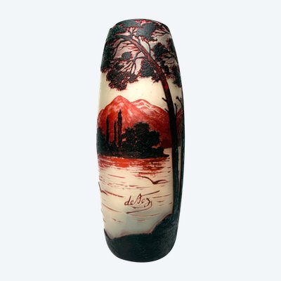 De Vez, vase with lake landscape design