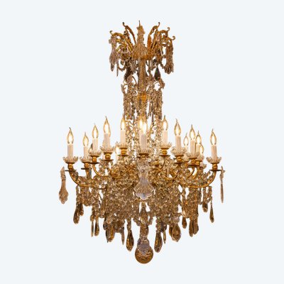 Baccarat (signé) Lustre à Vingt-Quatre Lumières en Bronze Ciselé et Doré vers 1880