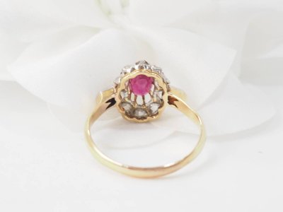 Bague ancienne en or jaune, rubis et diamants 