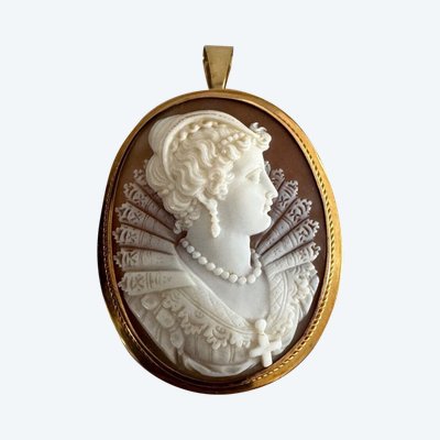 Camée XIXe profil de femme monture en or