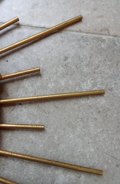 Sonnenspiegel goldfarbenes Metall