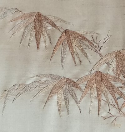 Alte asiatische Seidenstickerei Hahnenkampf