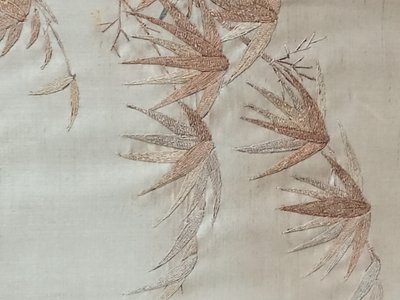 Alte asiatische Seidenstickerei Hahnenkampf