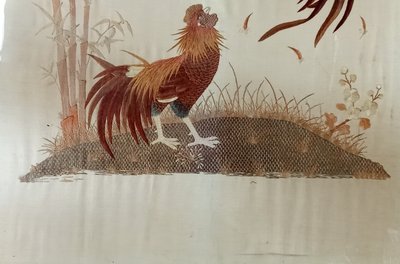 Alte asiatische Seidenstickerei Hahnenkampf