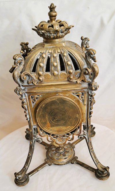 Louis XIV style bronze table clock with stamped movement (Chles Mt )