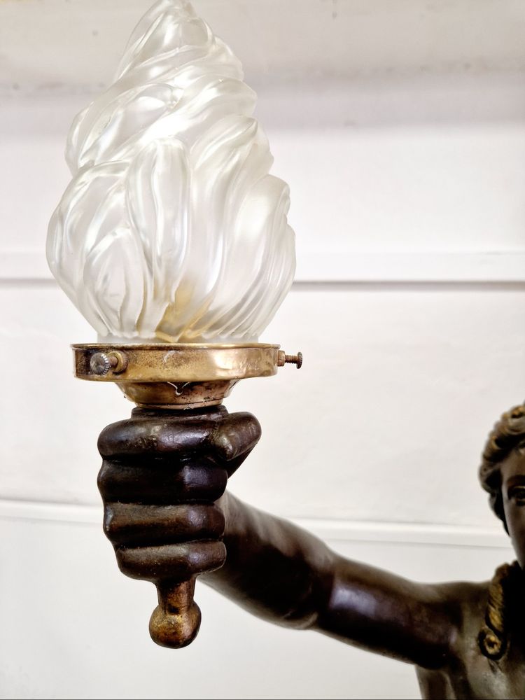 Antike lebensgroße Liberty-Stehlampe