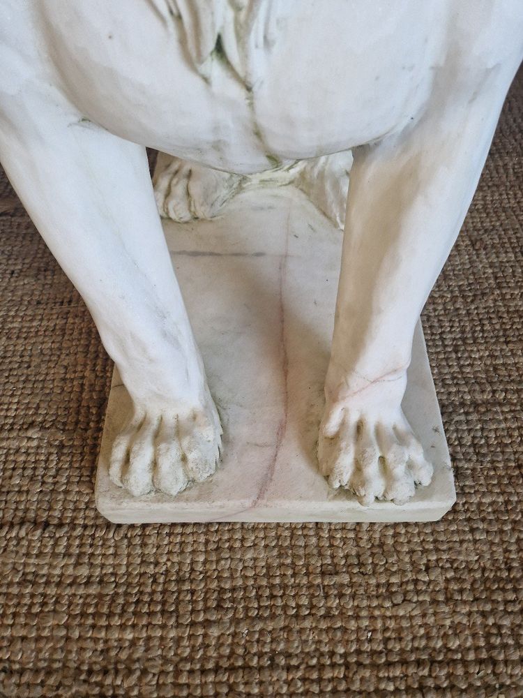 Coppia di statue di leoni in marmo antico **molto pesanti**