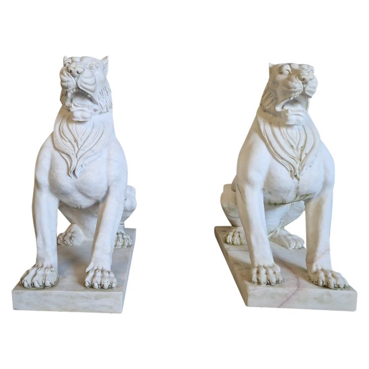 Coppia di statue di leoni in marmo antico **molto pesanti**