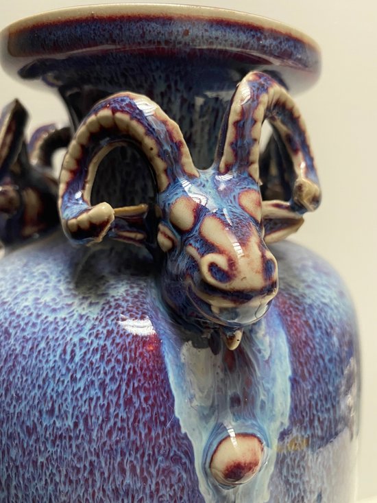 JAPANESE PORCELAIN VASE