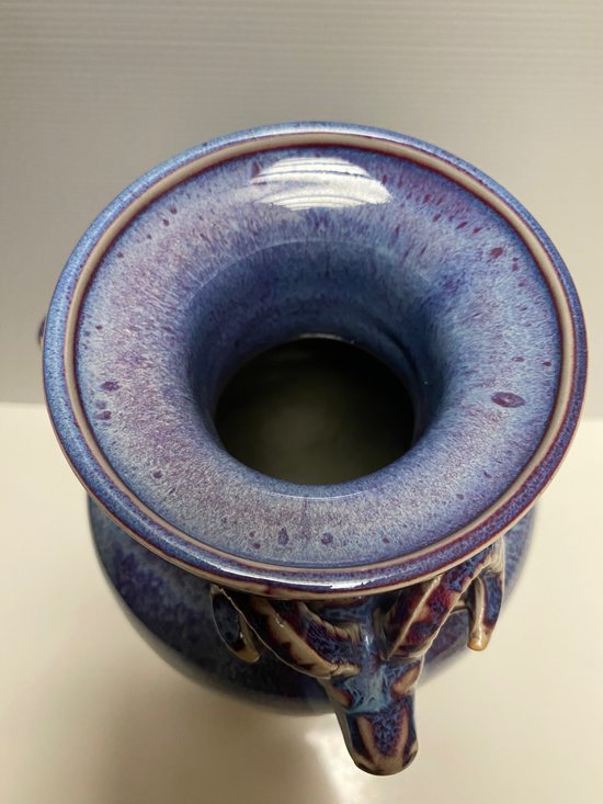 JAPANESE PORCELAIN VASE