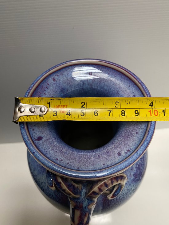 JAPANESE PORCELAIN VASE