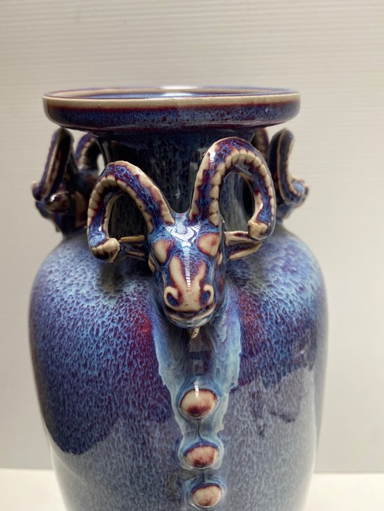 JAPANESE PORCELAIN VASE
