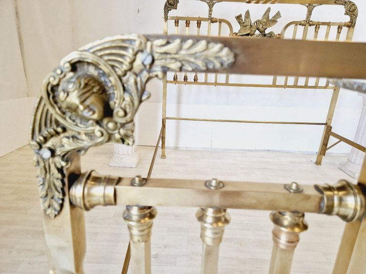 Lit En Laiton Antique Période Art Nouveau Détails En Bronze Eros