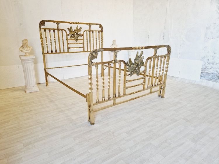 Lit En Laiton Antique Période Art Nouveau Détails En Bronze Eros