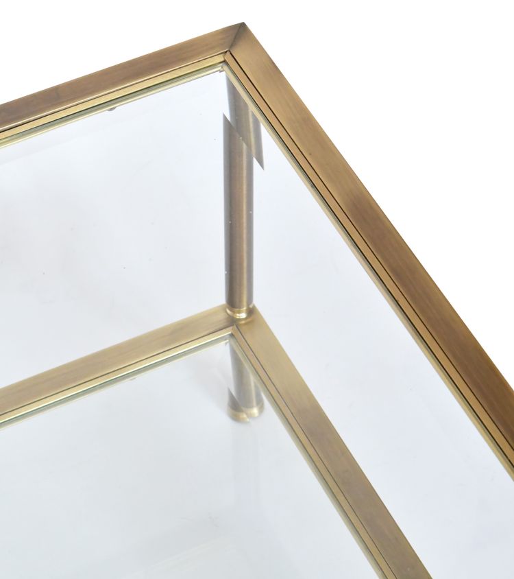 Table basse en laiton doré et deux plateaux en verre biseauté  