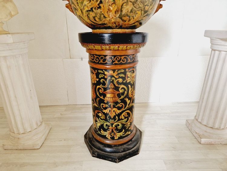 Vaso antico in maiolica e base del XIX secolo