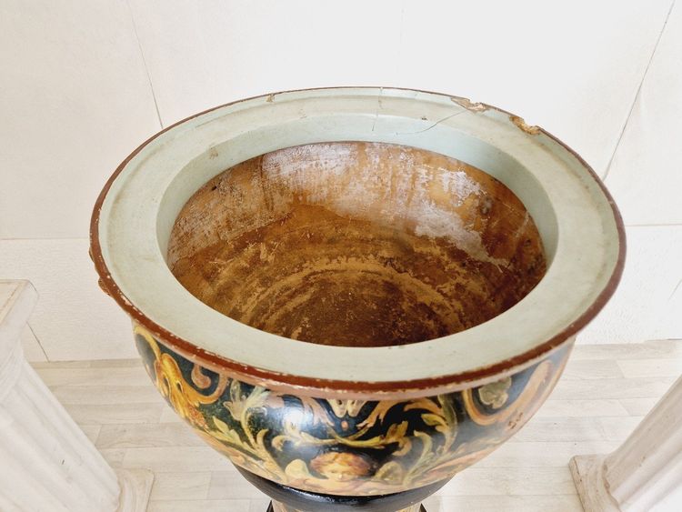 Vaso antico in maiolica e base del XIX secolo