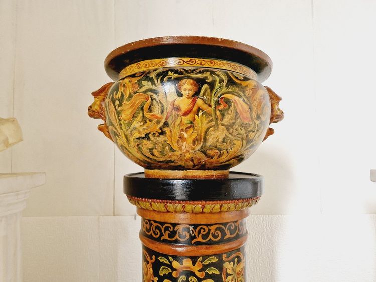 Vaso antico in maiolica e base del XIX secolo