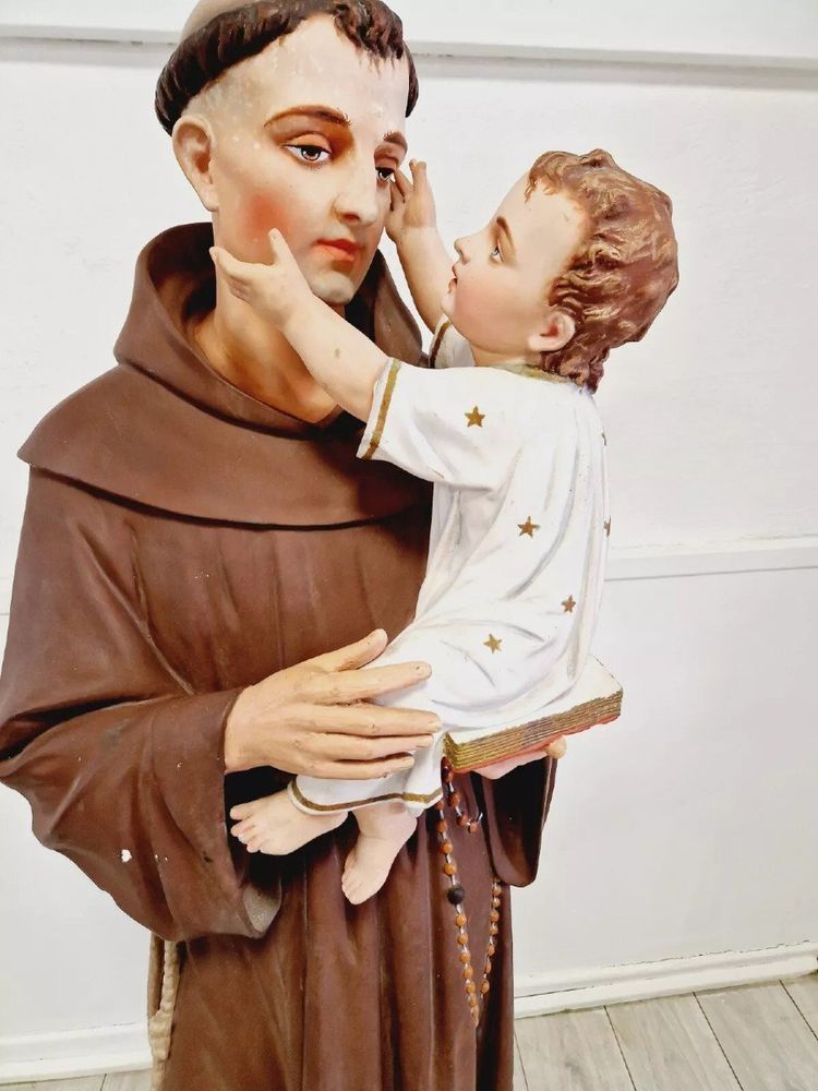Antike religiöse Statue Skulptur aus der Kirche Saint-Antoine