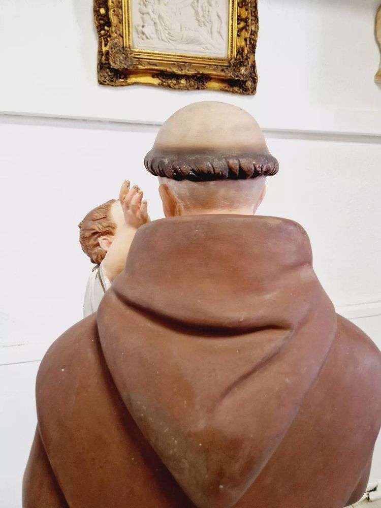 Antike religiöse Statue Skulptur aus der Kirche Saint-Antoine