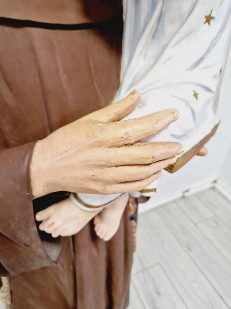 Antike religiöse Statue Skulptur aus der Kirche Saint-Antoine