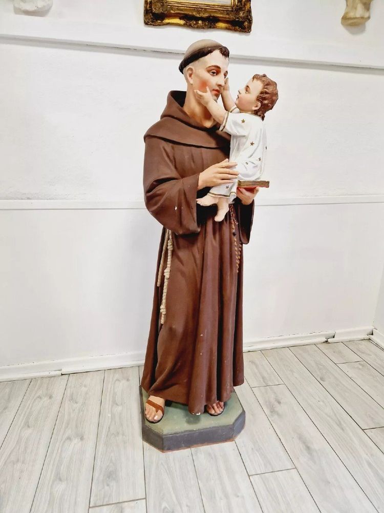 Antike religiöse Statue Skulptur aus der Kirche Saint-Antoine