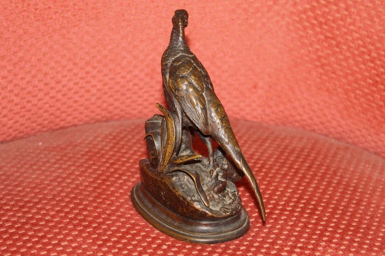 Jules Moigniez bronze sculpture: Pheasant hen and her young signed on the terrace c. 19th century