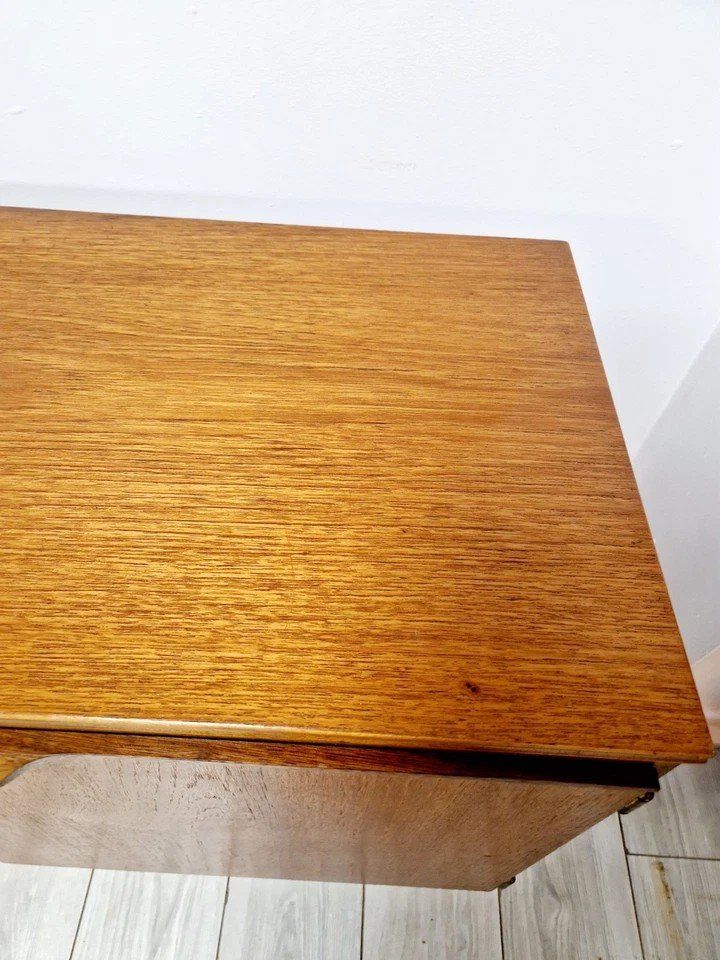 Buffet in teak di metà secolo Austinsuite